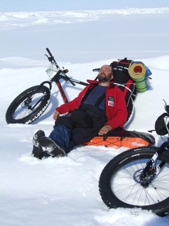 Автономный поход длиной 280 км по льду Восточно-Чукотского м...
