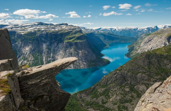 1466848829_view-of-trolltunga-and-ringedalsvatnet-photo — копия.jpg