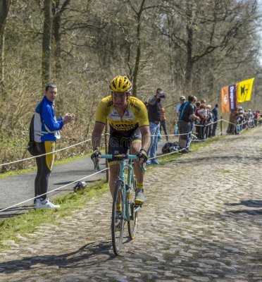 cyclist-rick-flens-forest-arenberg-paris-roubaix-trouee-d-france-april-dutch-lottonl-jumbo-team-riding-famous-114172150.jpg