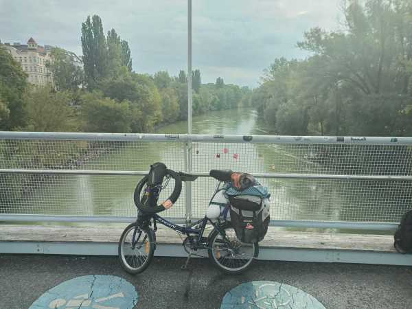 02-WienCanalBici.jpg