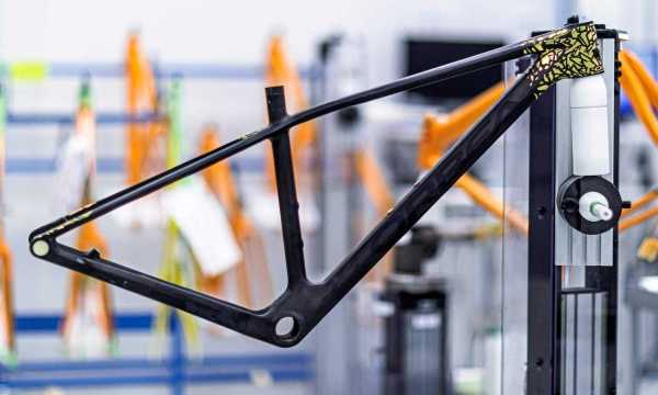 2021-Orbea-Alma-XC-hardtail_29er-race-ready-hardtail-cross-country-mountain-bike_custom-MyO-OMX-frame.jpg